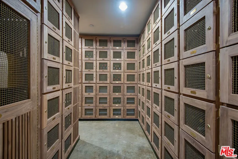 13650 Marina Pointe Drive 1009, Marina del Rey, California, United States. - Photo 6