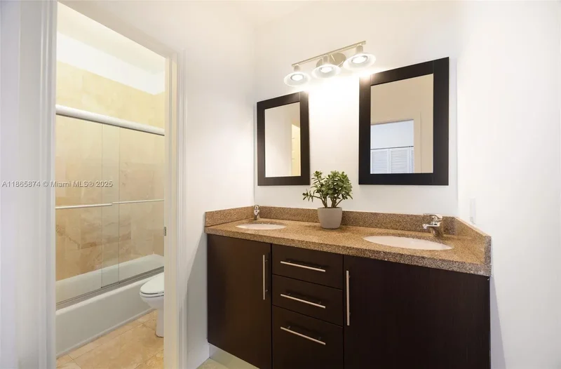 3109 Hibiscus St 3109, Miami, Florida, United States. - Photo 24