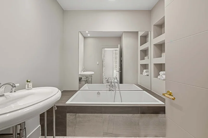 29 Place De Richelieu, Montréal, Quebec, Canada. - Photo 8