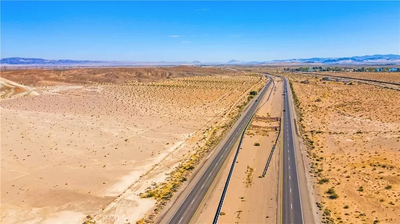 17 Yermo Road, Yermo, CA 92398, Newberry Springs, California, United States. - Photo 7