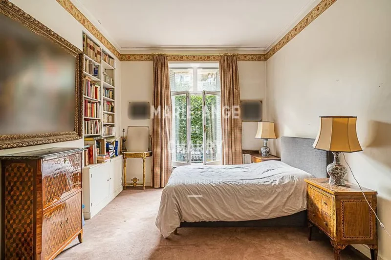 Square Lamartine, Paris, Île-de-France, France. - Photo 12