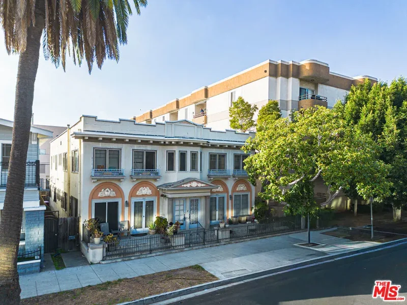 735 Locust Avenue, Signal Hill, California, United States. - Photo 8