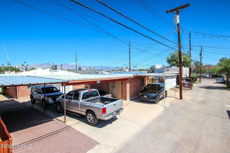 1330 E Broadway Boulevard, Tucson, Arizona, United States. - Photo 34