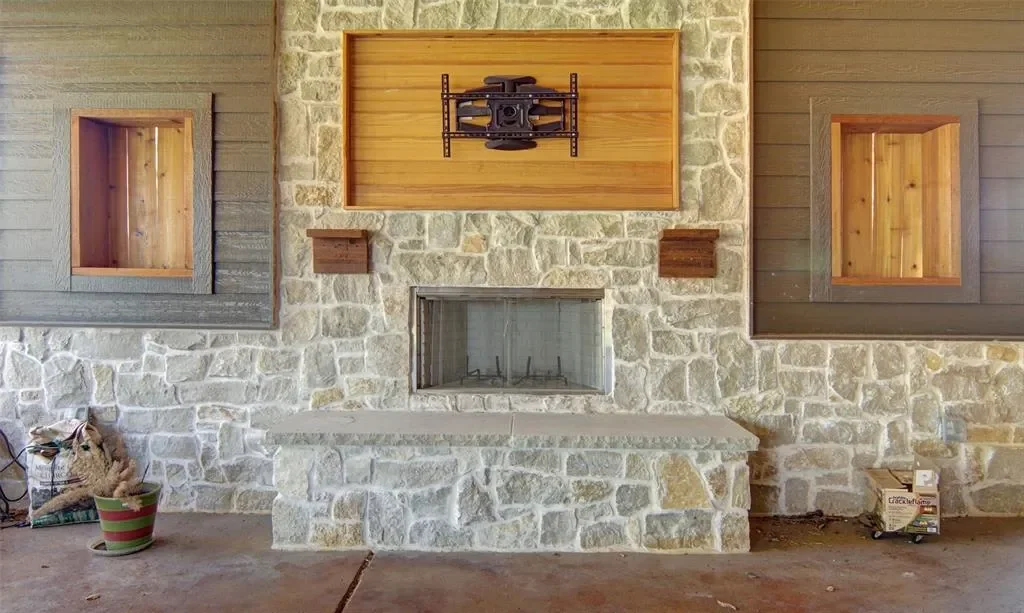 1007 Bentwater Parkway, Granbury, Texas, United States. - Photo 28