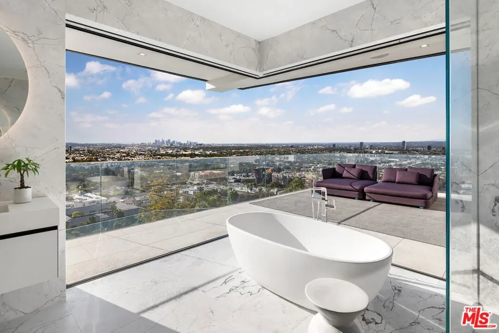 8116 Laurel View Drive, Los Angeles, California, United States. - Photo 56