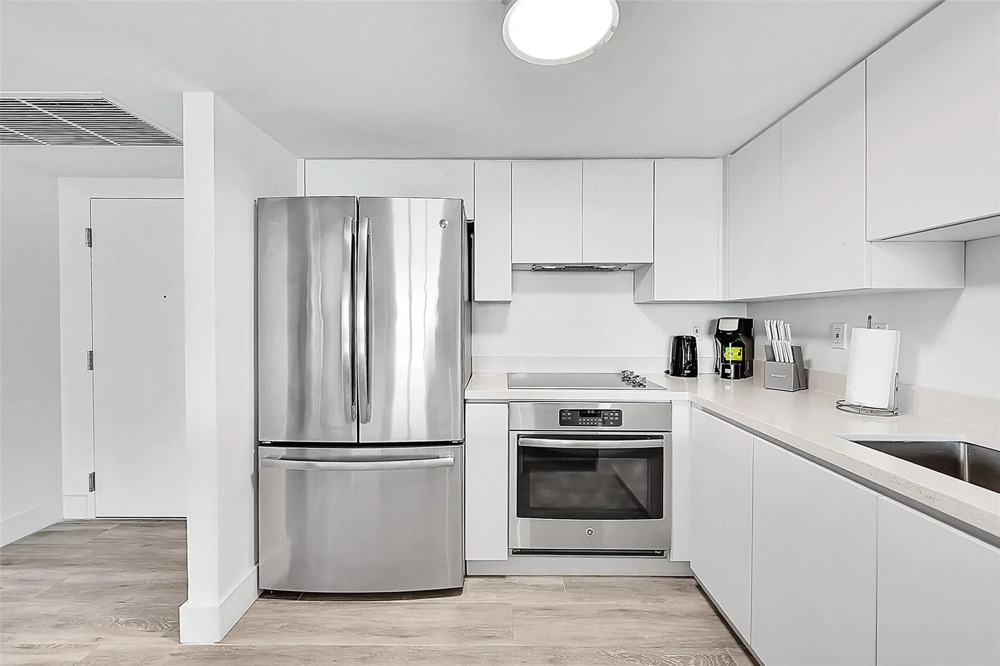 2301 Collins Ave 838, Miami Beach, Florida, United States. - Photo 7