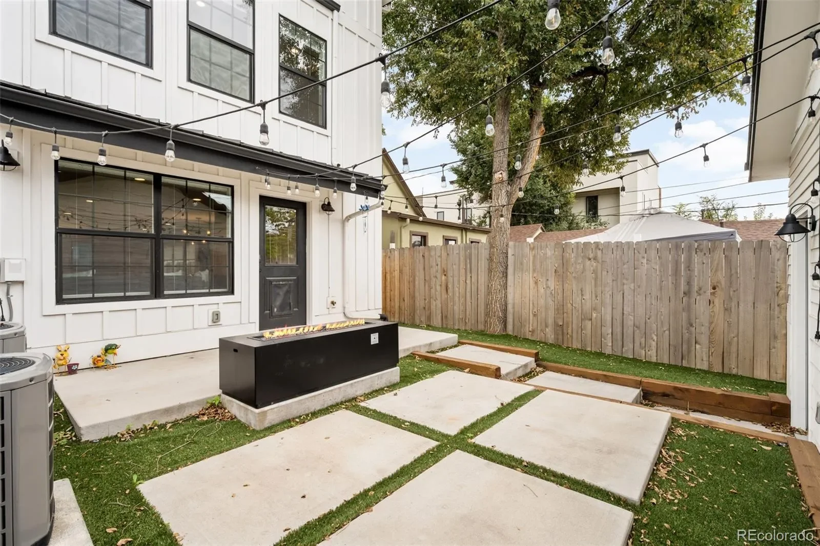 Exterior photo 8