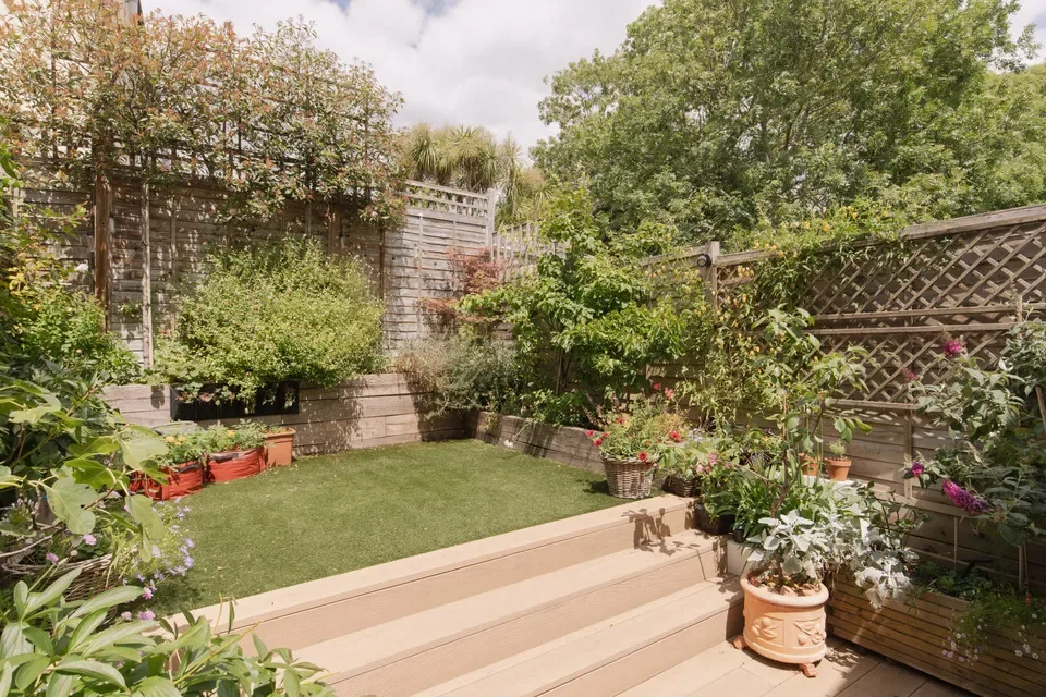 Exterior photo 3