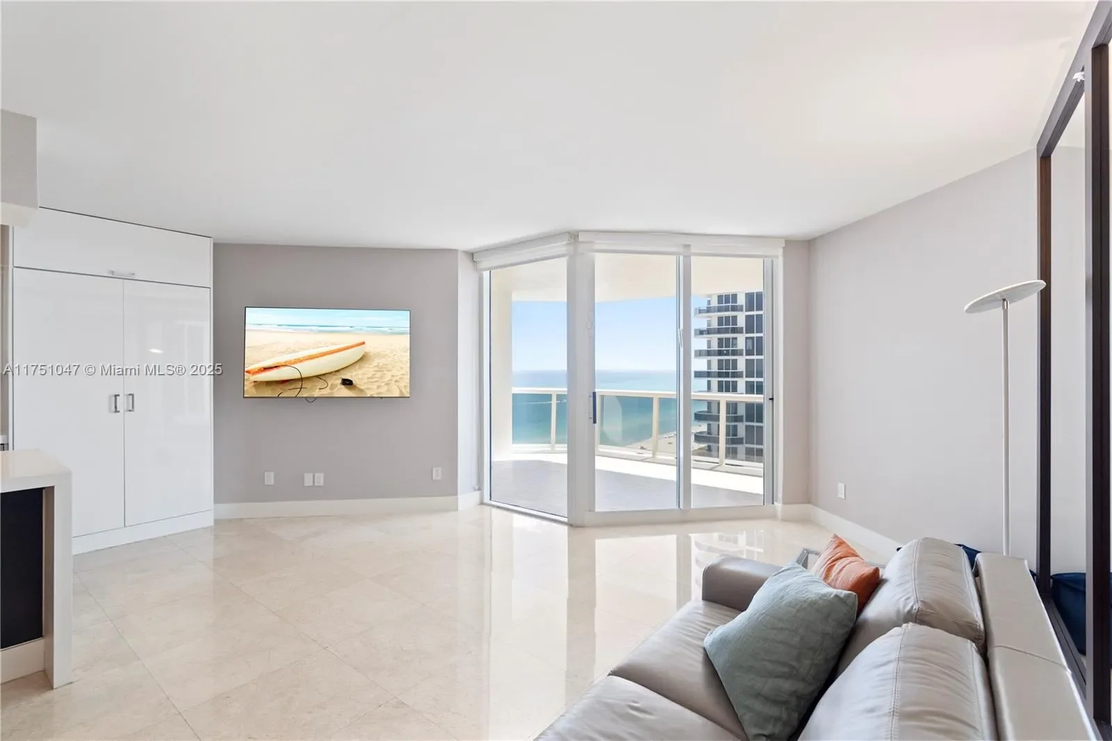 4779 Collins Ave 2204, Miami Beach, Florida, United States. - Photo 9