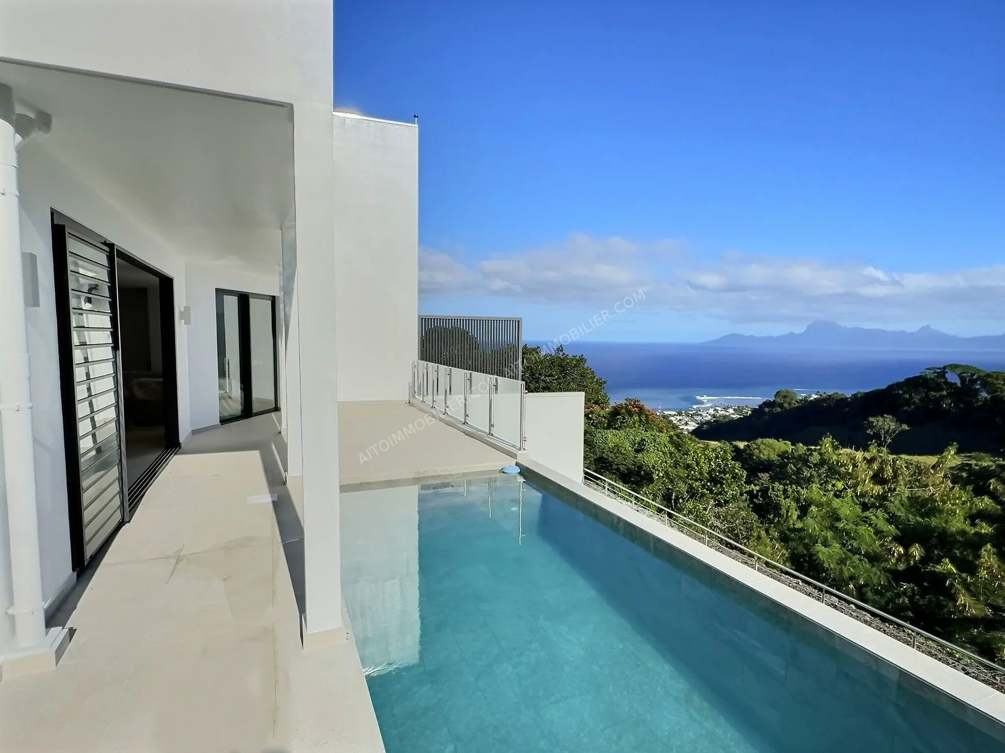 Exterior photo 2