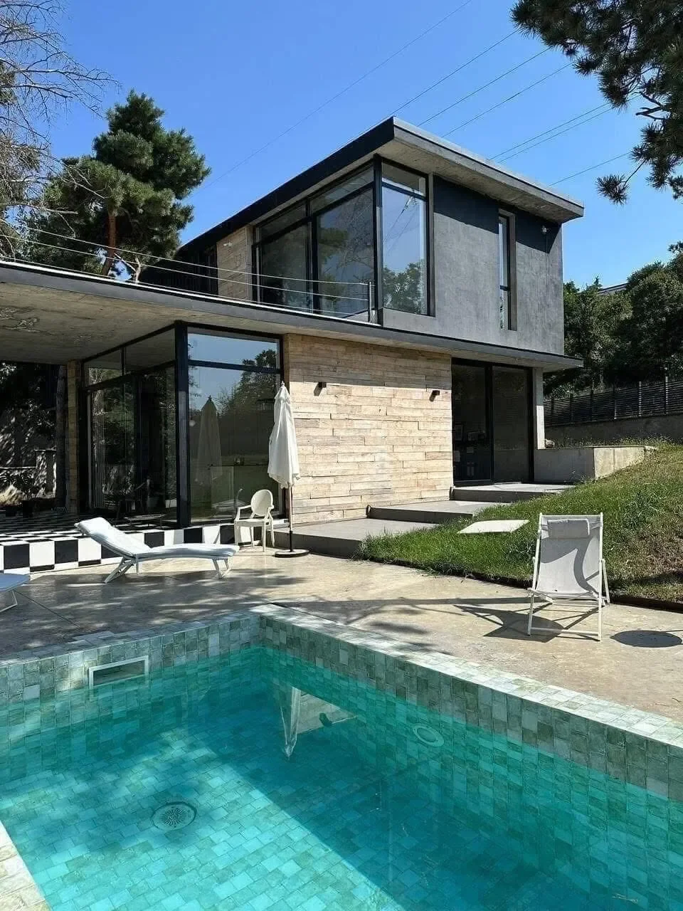 Exterior photo 3