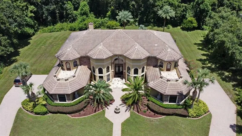Exterior photo 8