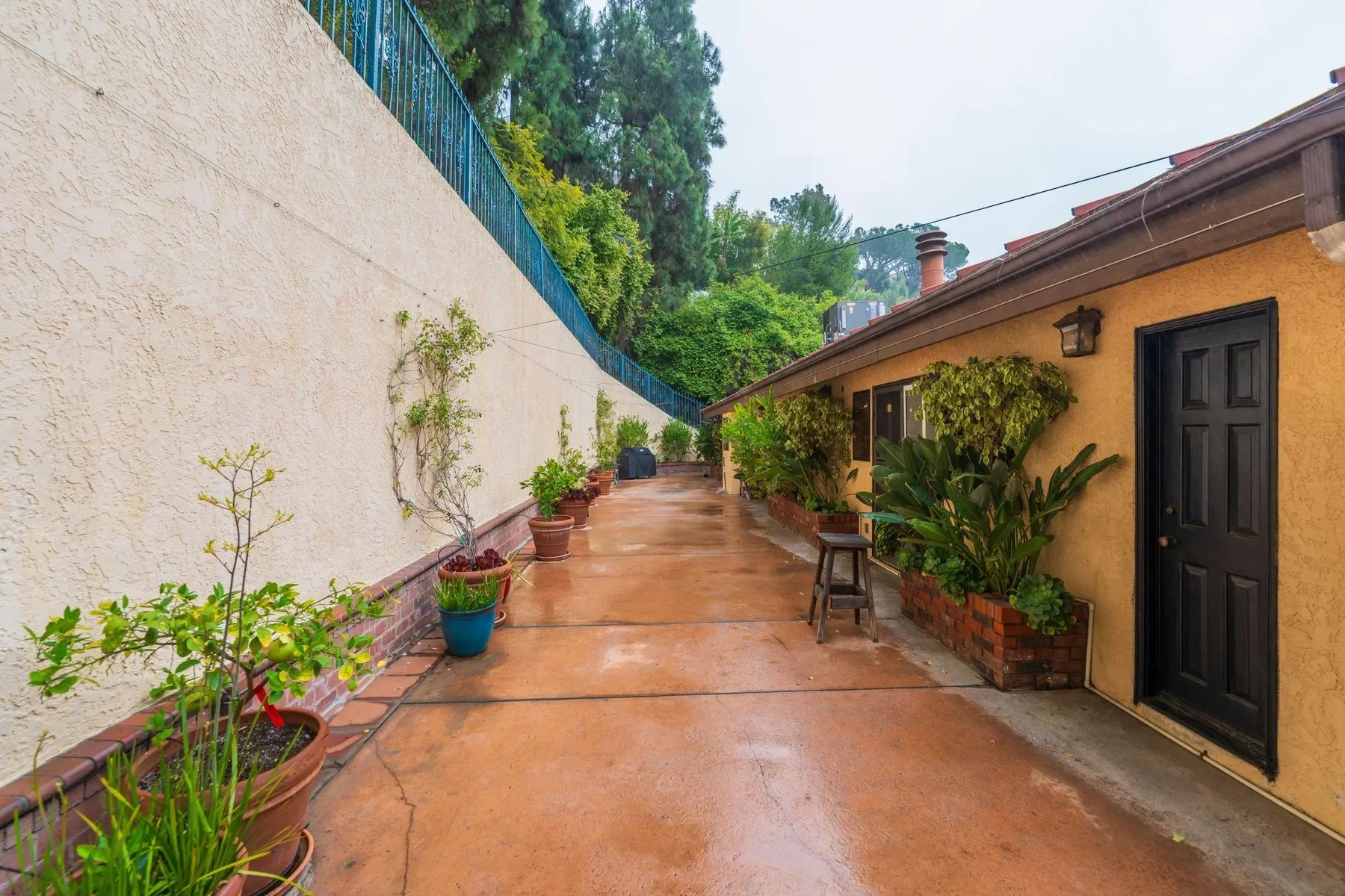 Exterior photo 8