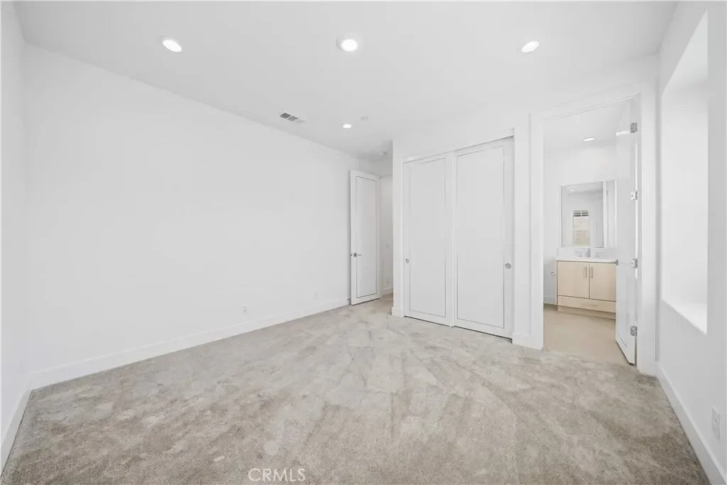 360 Riverbend, Lake Forest, California, United States. - Photo 43