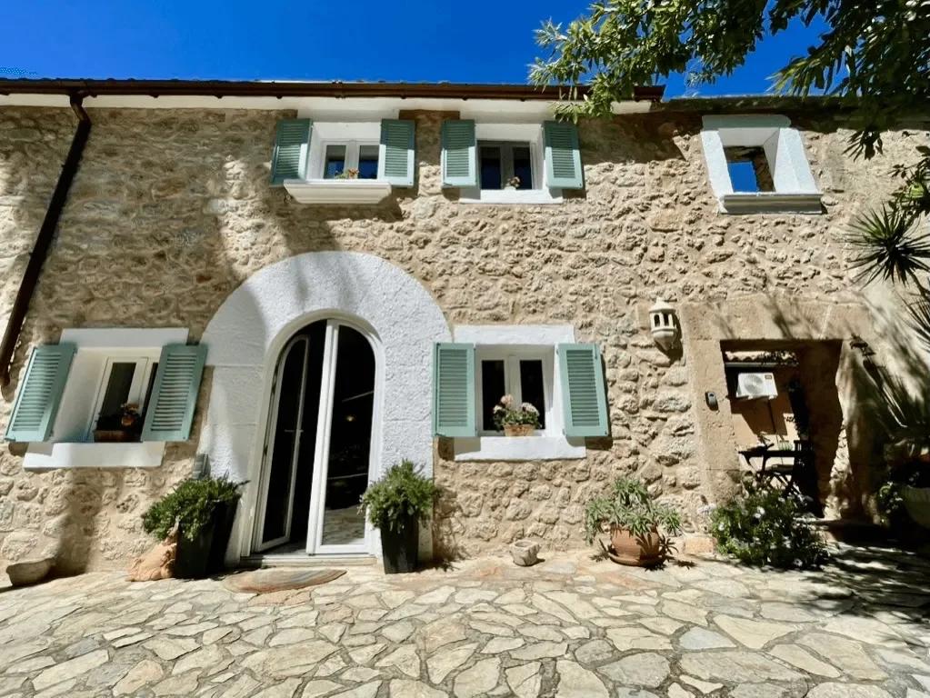 Exterior photo 9