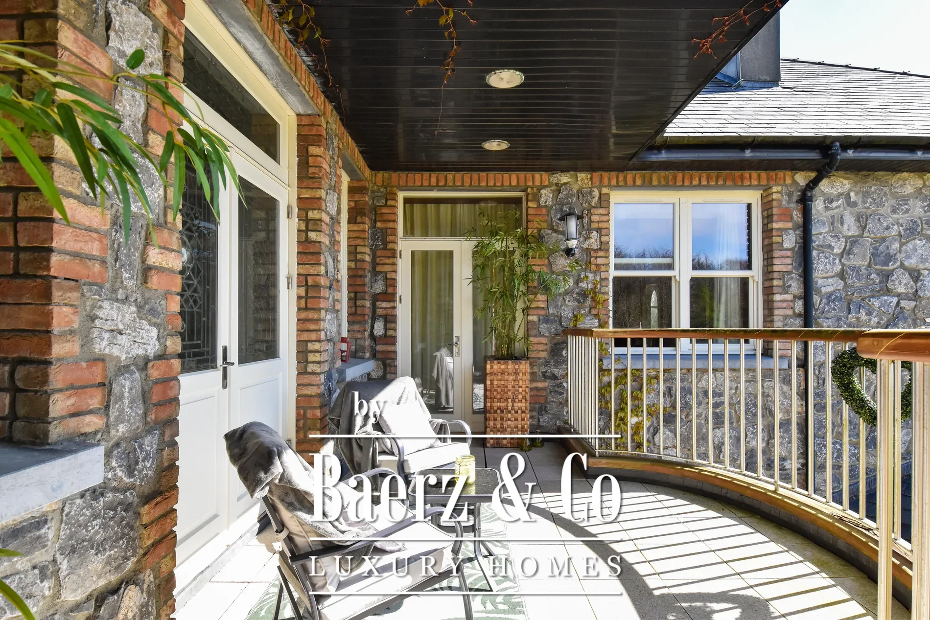 Exterior photo 9