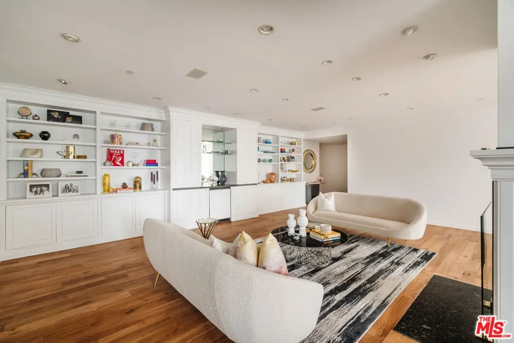 10375 Wilshire Boulevard 11H, Los Angeles, California, United States. - Photo 23