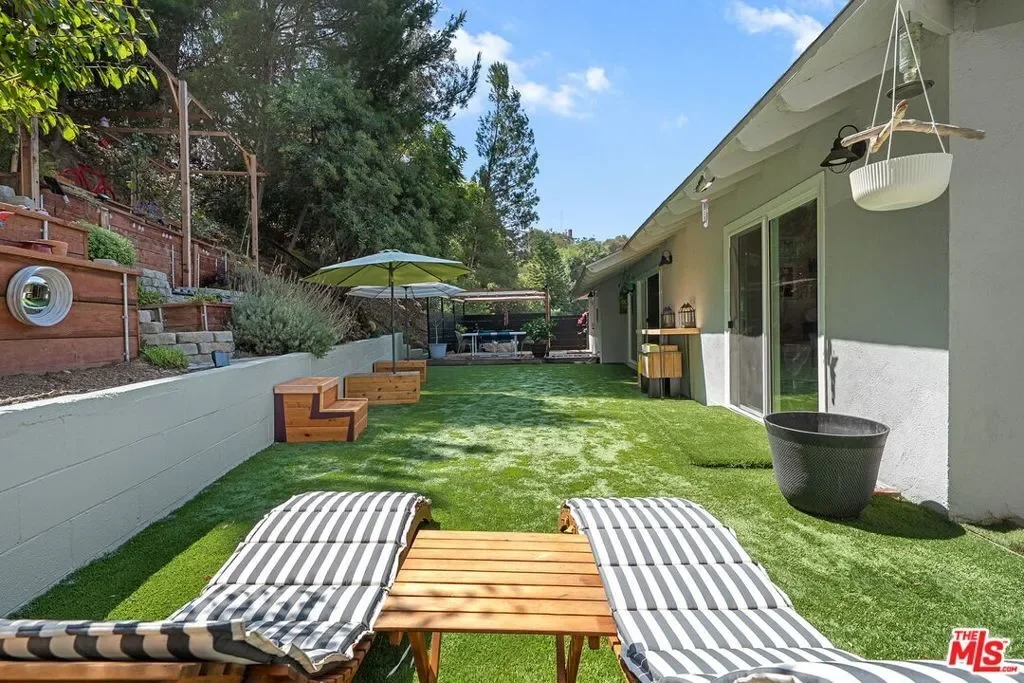 4406 Don Diablo Drive, Los Angeles, California, United States. - Photo 18