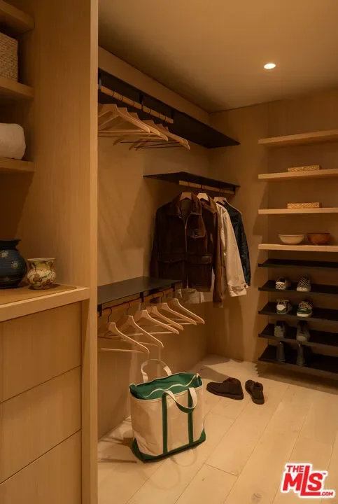 120 N Hart Avenue, Santa Monica, California, United States. - Photo 10