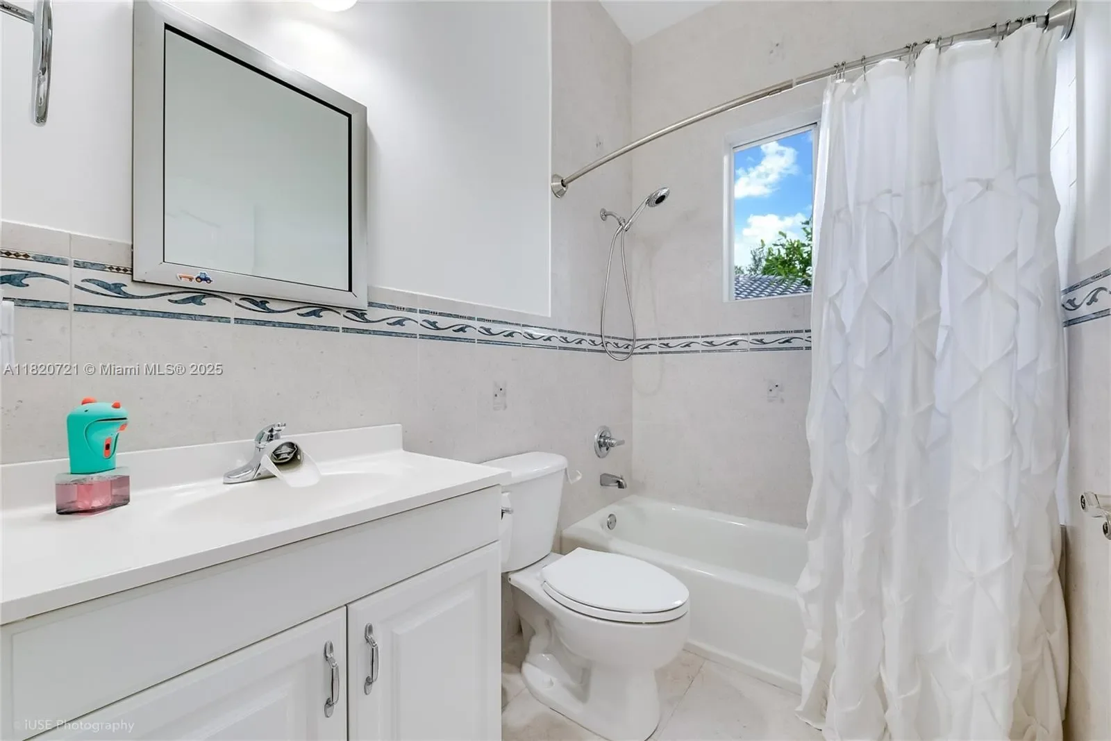17050 SW 90th Ave, Cutler Bay, Florida, United States. - Photo 15