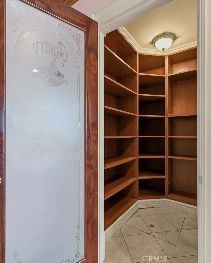 56 N Arroyo, Altadena, California, United States. - Photo 9