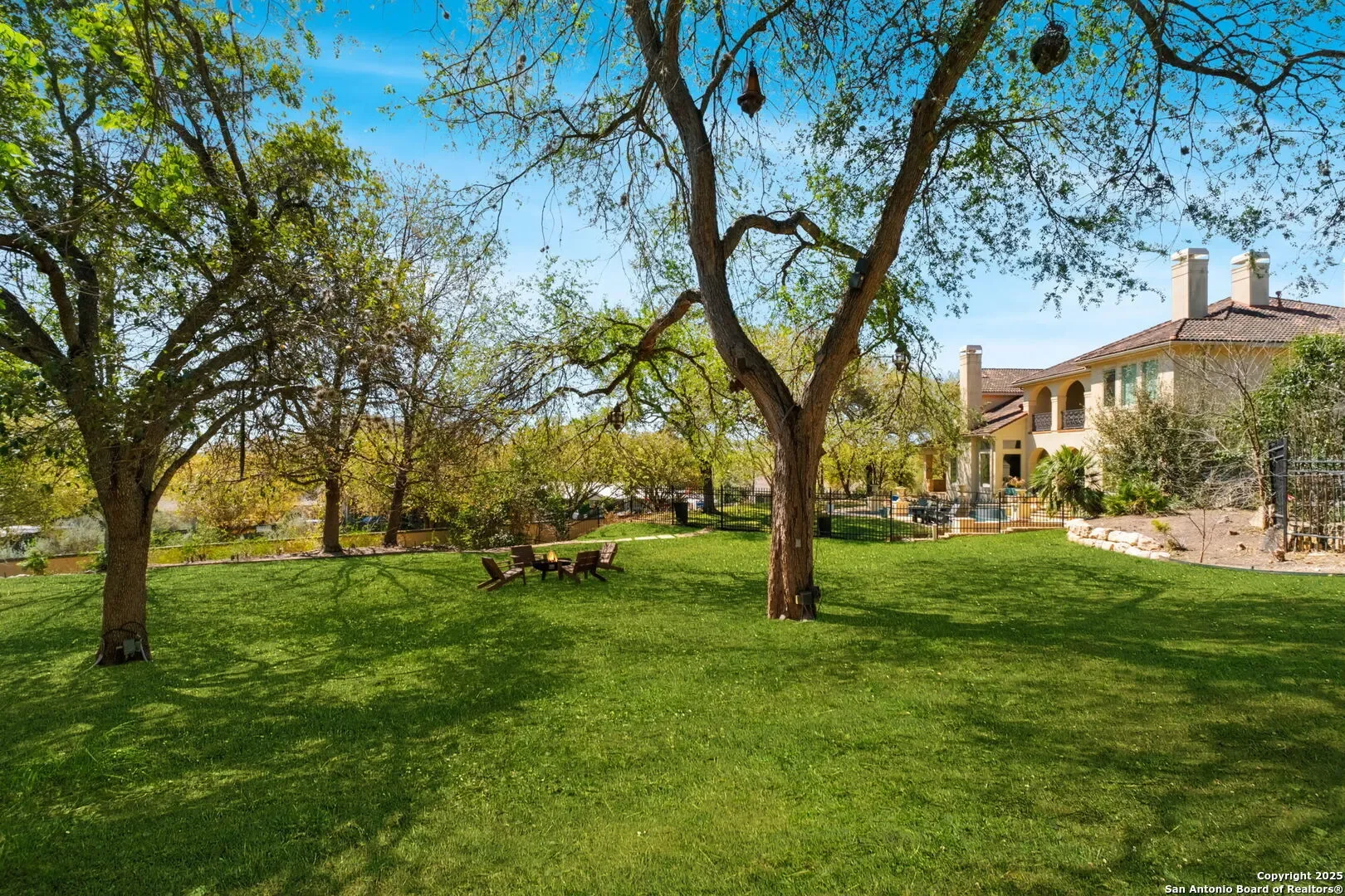 Exterior photo 9