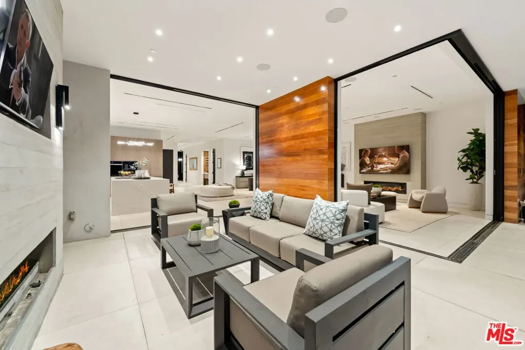 818 N Curson Avenue, Los Angeles, California, United States. - Photo 7