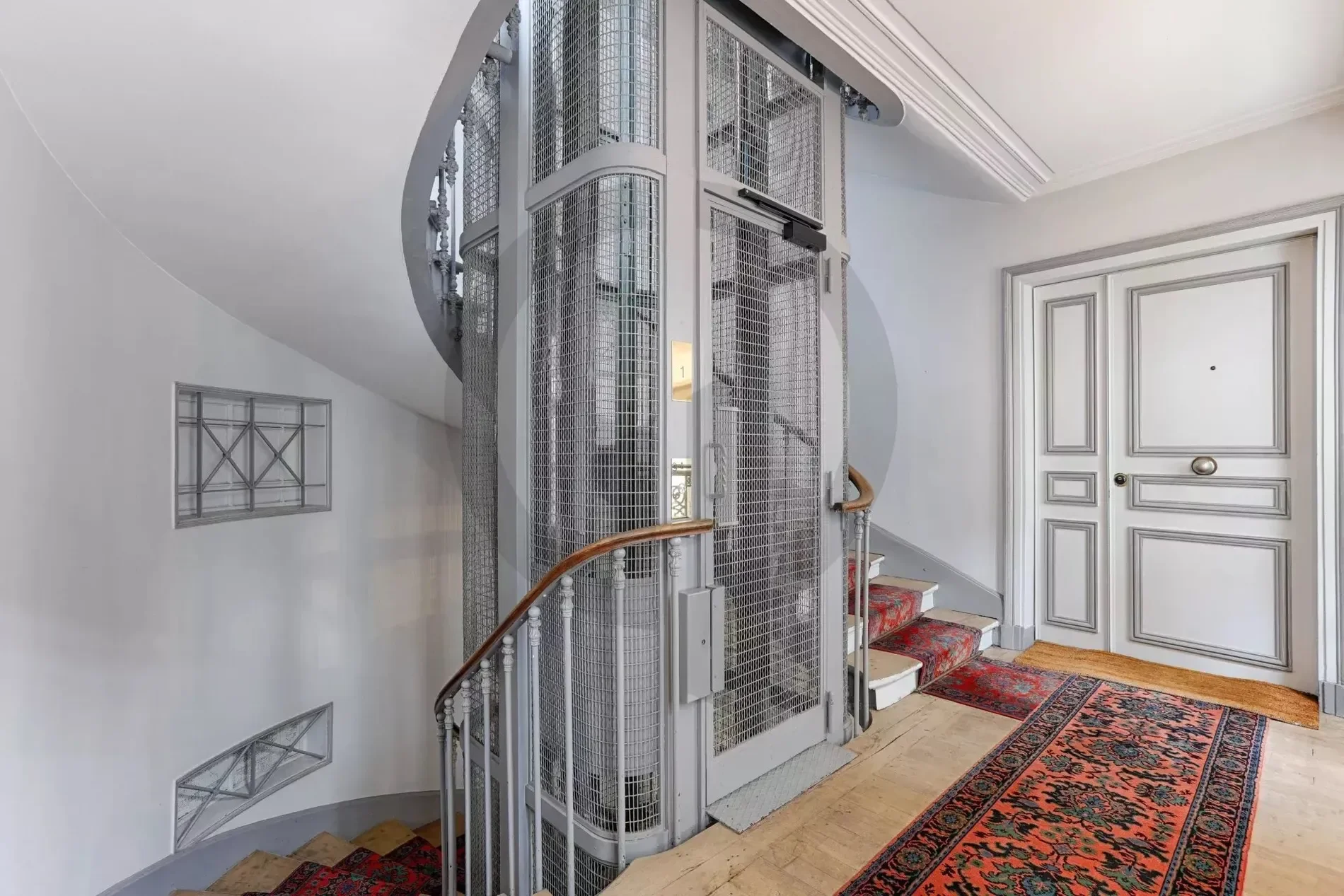 High-end family apartment – 158 sqm – 3 en-suite bedrooms – Fully renovated & furnished – Rue Washin