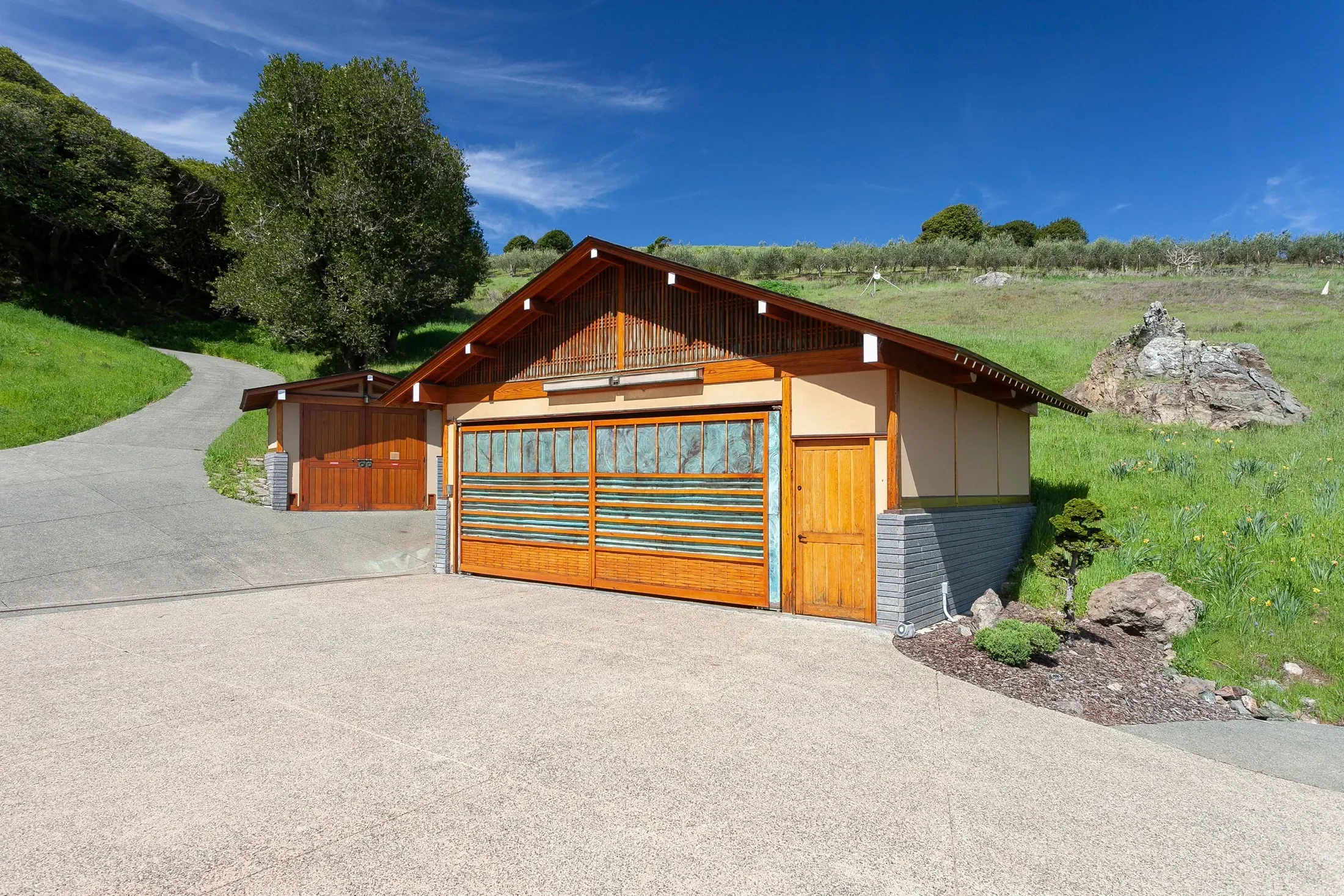 Exterior photo 3