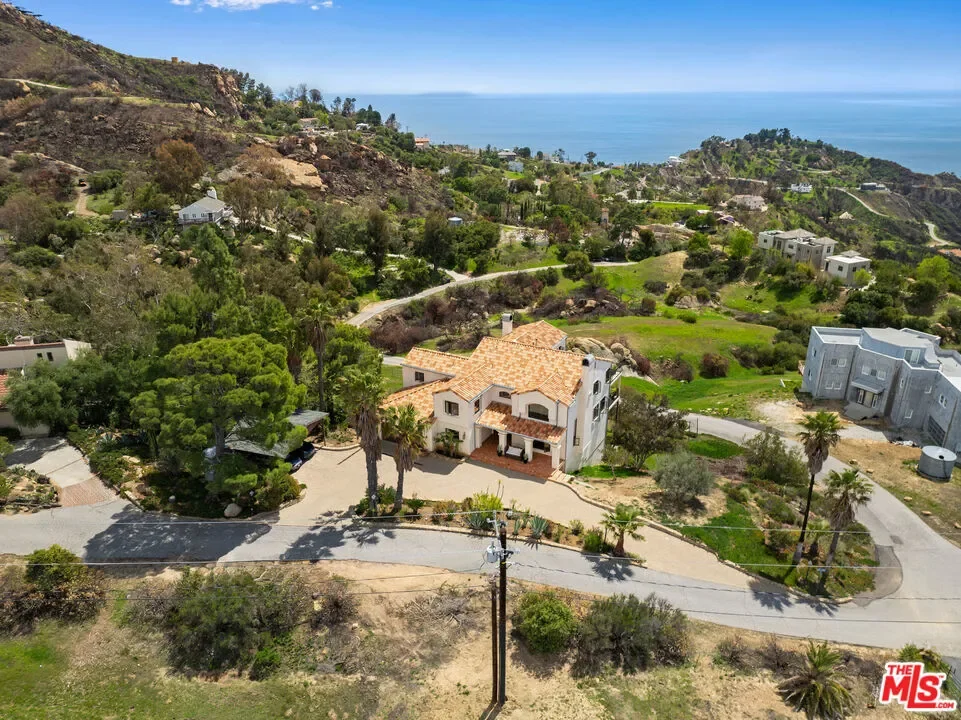 24798 Brown Latigo, Malibu, California, United States. - Photo 8