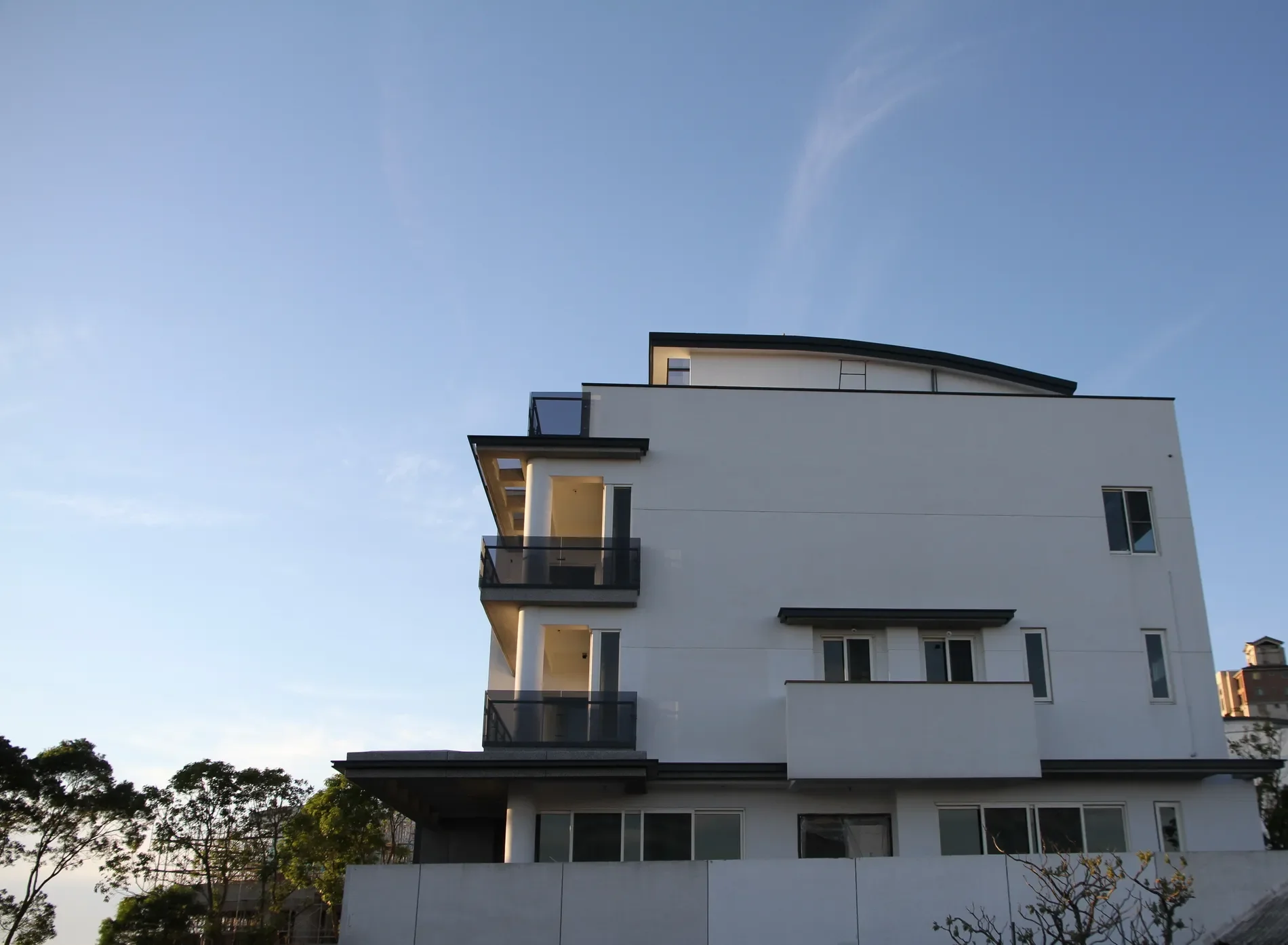 Exterior photo 5