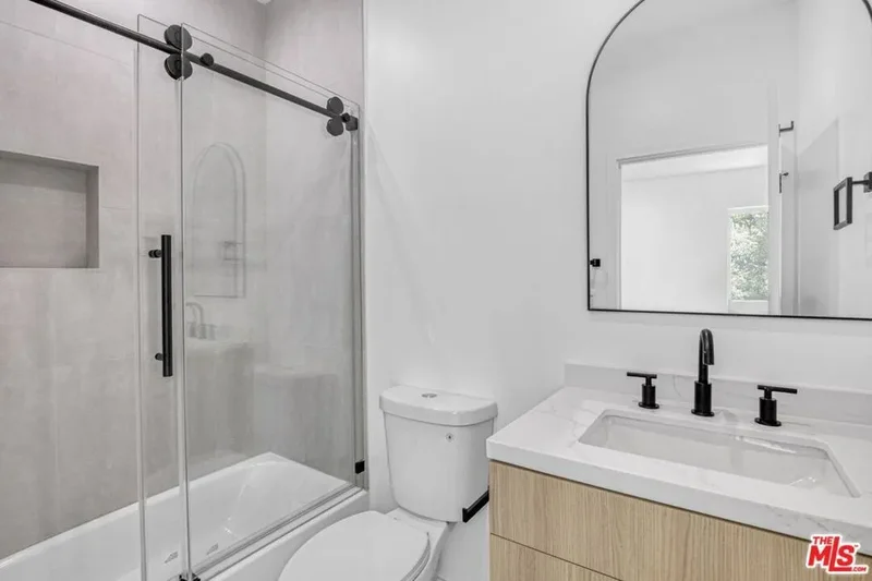 10828 Hesby Street, Los Angeles, California, United States. - Photo 7