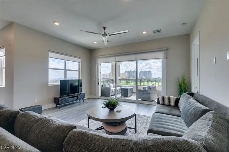 9133 Las Manaitas Avenue 401, Las Vegas, Nevada, United States. - Photo 15
