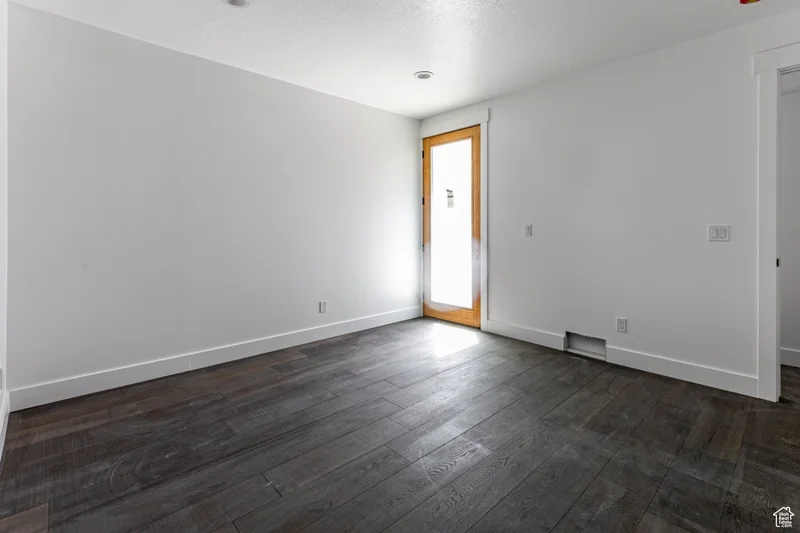 627 N DARWIN ST E, Salt Lake City, Utah, United States. - Photo 17