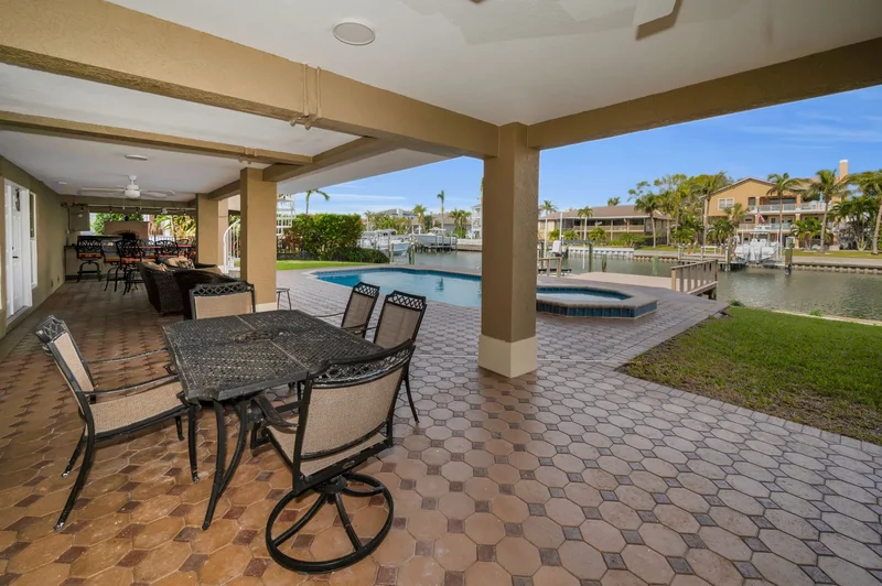119 8th St E, Tierra Verde, FL 33715, St. Petersburg, Florida, United States. - Photo 16
