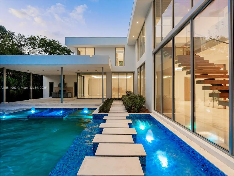 6720 SW 98th St, Coral Gables, Florida, United States. - Photo 17