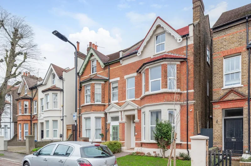 6 bedroom Semi-Detached House for sale in London