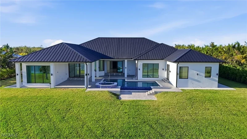 2532 CALOOSA SHORES DR, 33935, Florida, United States. - Photo 48