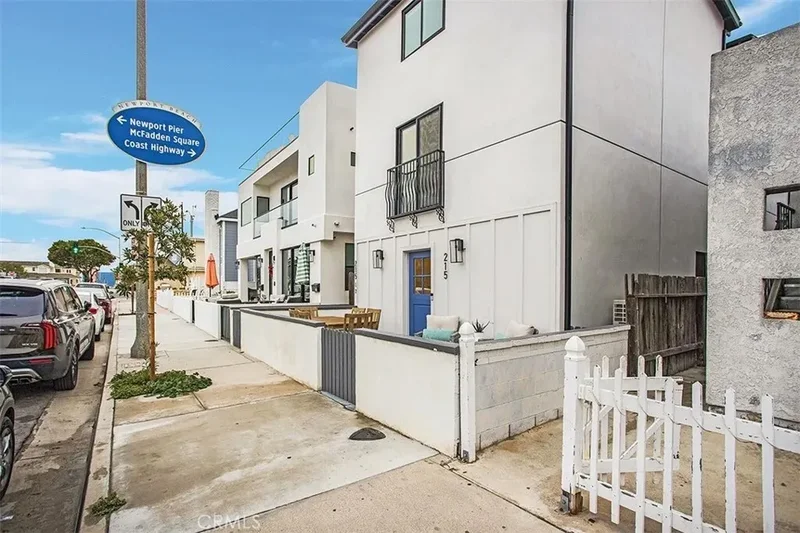 215 32nd Street, Newport Beach, California, United States. - Photo 2