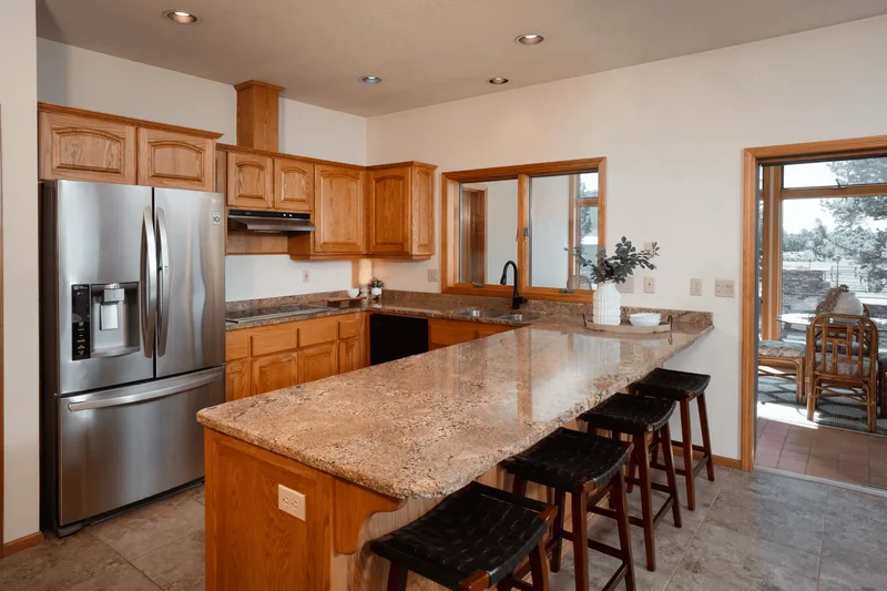 65055 Old Bend Redmond Highway , Bend, OR 97703, Bend, Oregon, United States. - Photo 12