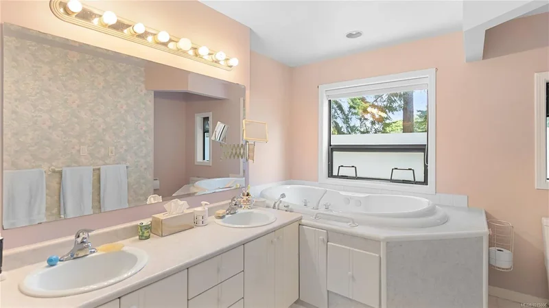 2059 Saltair Pl, Saanich, British Columbia, Canada. - Photo 29