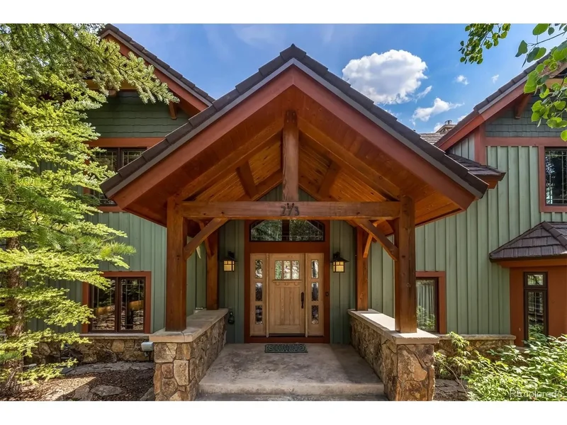 Single Family Residence in Silverthorne