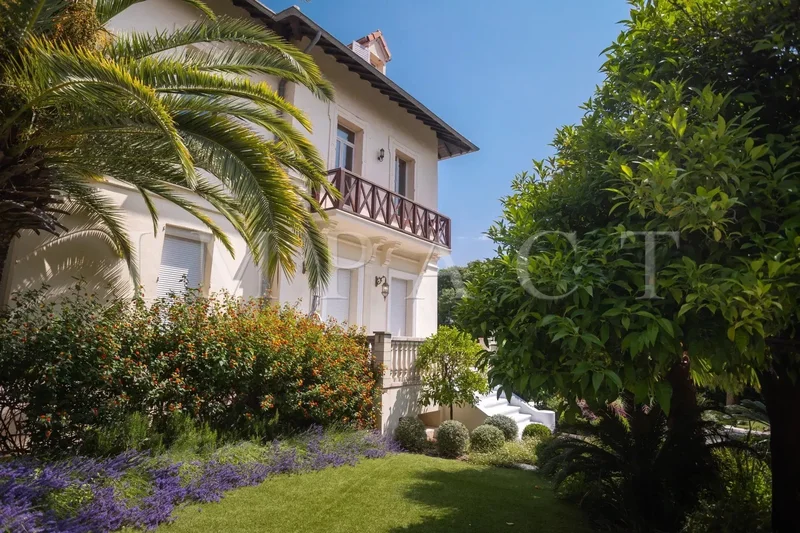 FOR SALE AUTHENTIC MANSION CANNES CENTER WALKING DISTANCE TO THE CROISETTE