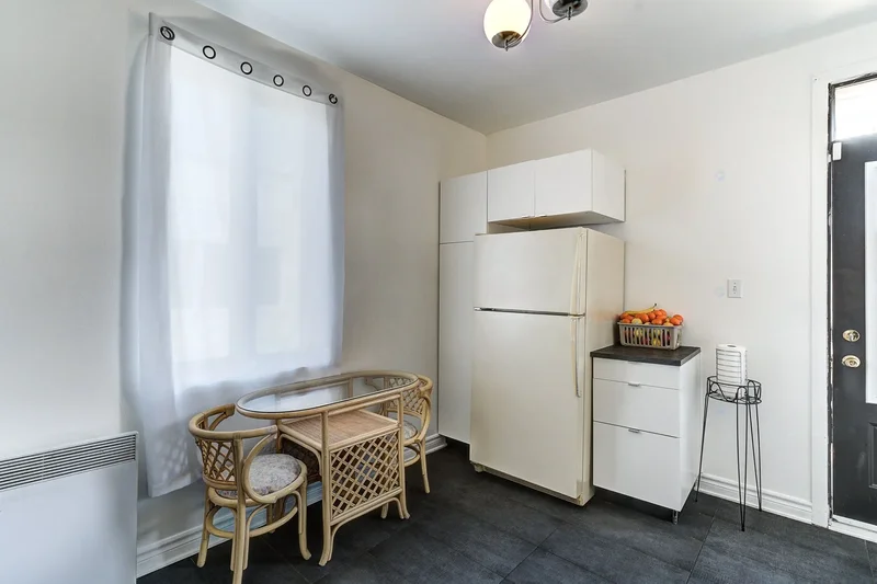 2023 2025 Av. Regent, Montréal, Quebec, Canada. - Photo 11