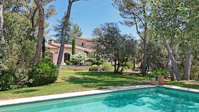 For sale - Perfectly maintained house - Near Gordes