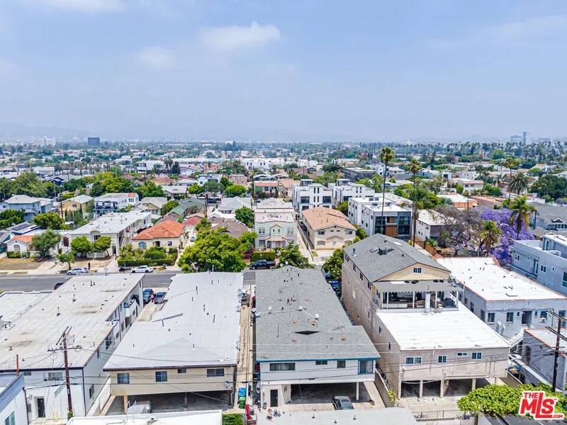 4546 W 17th Street, Los Angeles, California, United States. - Photo 8