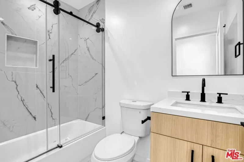 10828 Hesby Street, Los Angeles, California, United States. - Photo 64
