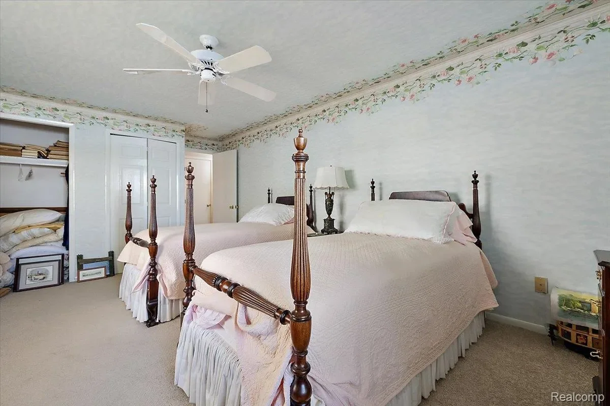 2236 Locklin Lane, West Bloomfield Charter Township, MI 48324, Orchard Lake Village, Michigan, United States. - Photo 3