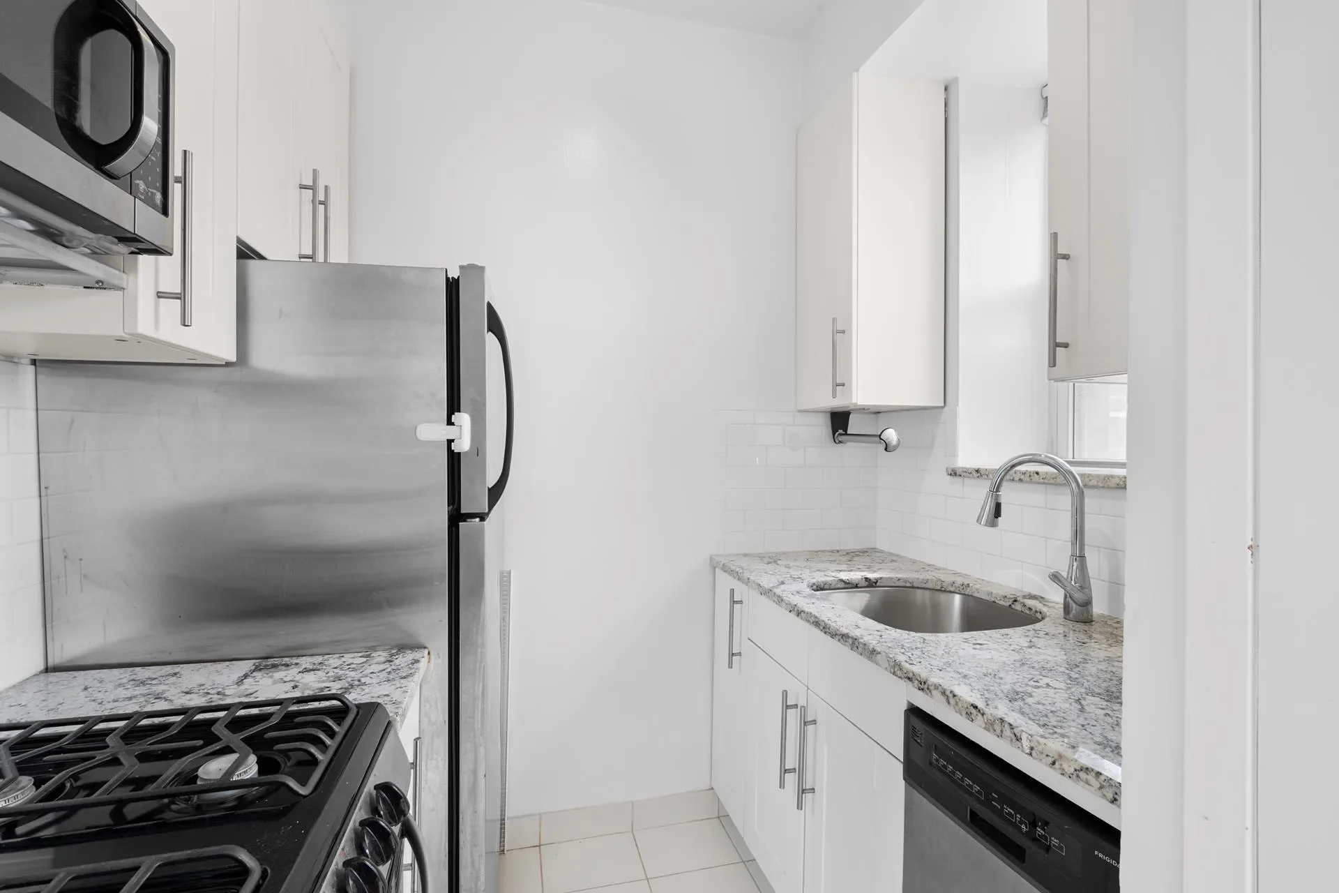 THE WALTON, 104 W 70TH ST, New York, New York, United States. - Photo 6