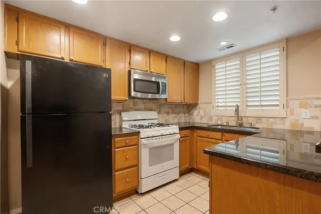 482 S Madison Avenue 1, Altadena, California, United States. - Photo 10